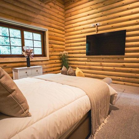 Aspen Lodge, Amazing New Log Cabin With Hot Tub - Sleeps 6 - Felmoor Park モーペス 部屋 写真