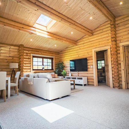 Aspen Lodge, Amazing New Log Cabin With Hot Tub - Sleeps 6 - Felmoor Park モーペス 部屋 写真